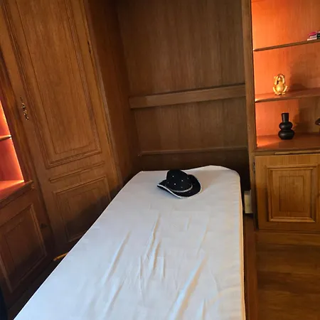 Chic By Avenue Montaigne Apartmán